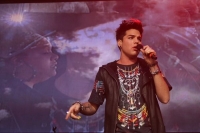����� � ������� ����� Adam Lambert - Runnin