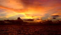 ����� � ������� ����� Adam Lambert - Light Falls Away