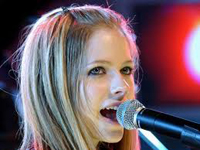 Текст и перевод песни Avril Lavigne - Keep Holding On