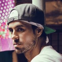 ����� � ������� ����� Enrique Iglesias - Amigo vulnerable