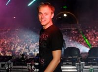 ����� � ������� ����� Armin Van Buuren ft. Audrey Gallagher - Hold on to me