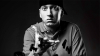 ,   Eminem - Headlights