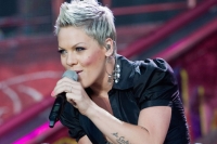 ,   Pink - Blow Me (One Last Kiss)